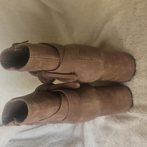 NOWT Bella Vita Tan Suede Ankle Booties - Picture 5 of 8